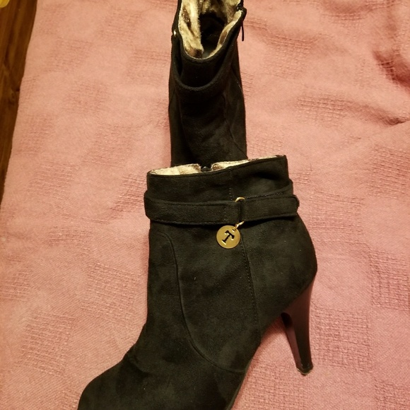 Black velvet boots size 8 - Picture 5 of 6